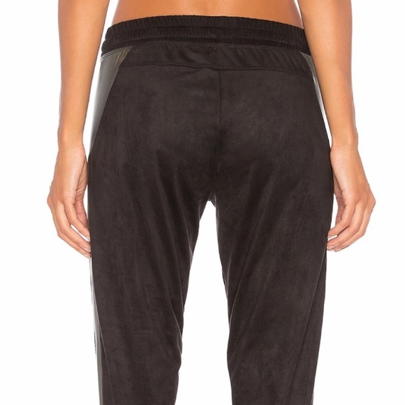 Super cute Chichi black and gold jogger - Picture 4 of 7